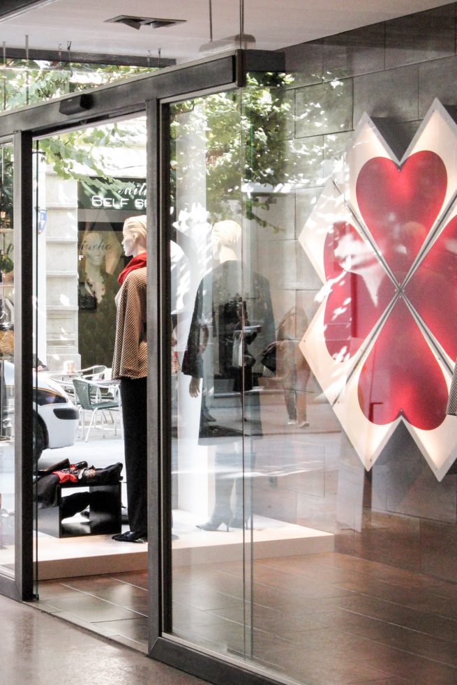 Javier Mariño. Estudio de arquitectura. Baiona. Reforma local para Charles Zapaterías. Ourense. 2007